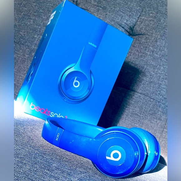 Blue Beats by Dre Solo2 Wireless headphones - Picture 10 of 10